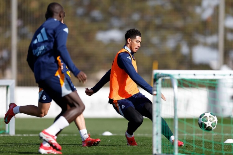  皇马晒今日训练图，贝林厄姆&阿拉巴等人均参加训练